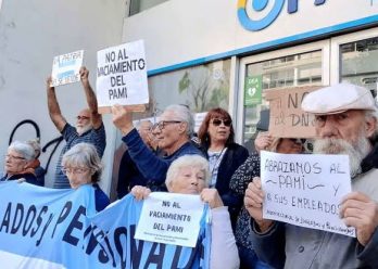 Radiografía de la crisis en el PAMI: menos cobertura de medicamentos, recortes en la atención y reclamos salariales