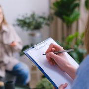 ¿Qué nos está pasando? Una guía para hablar de salud mental