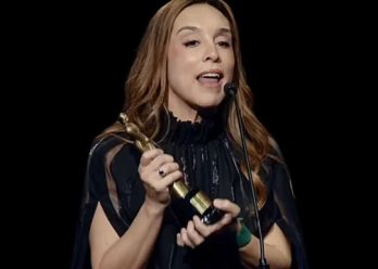 Noelia Barral Grigera, egresada de la UNLZ y formada en AUNO, ganó un Martín Fierro