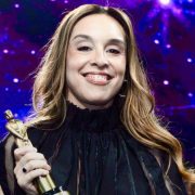 Noelia Barral Grigera, egresada de la UNLZ y formada en AUNO, ganó un Martín Fierro