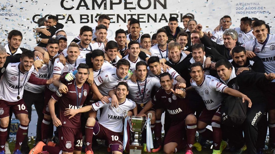 Sobre la hora, Lanús le ganó a Racing y gritó otra vez campeón