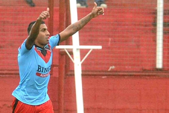 Con un triplete de Chávez, Brown se trajo una valiosa victoria de Gualeguaychú