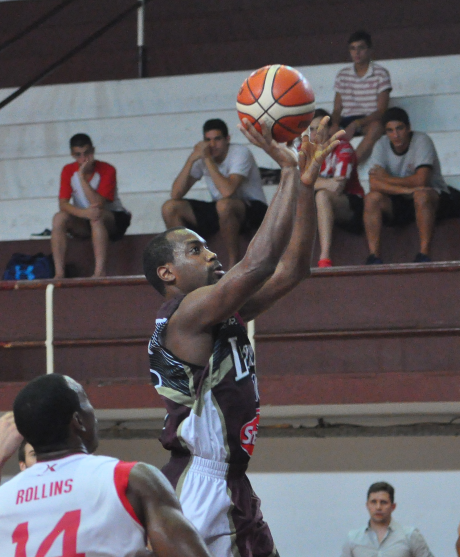 En un final cerrado, Lanús ganó en el debut de Demti