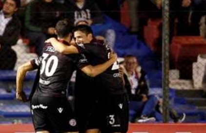 Lanús ganó en Montevideo y pasó de ronda en la Libertadores