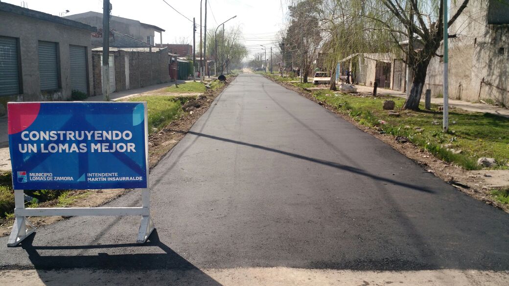 Continúan las obras de pavimentación en los barrios