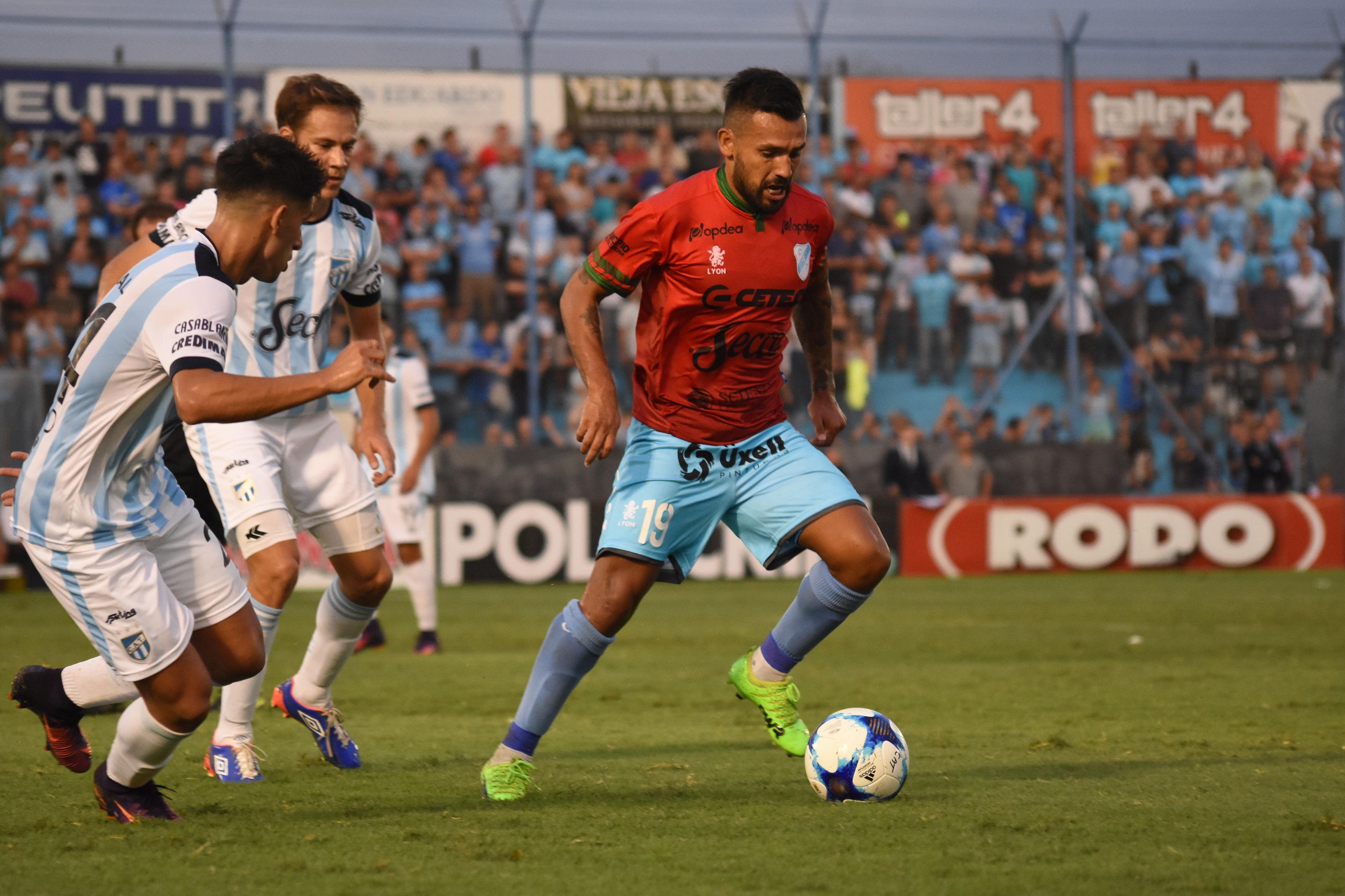 Un empate agónico que mantiene viva la esperanza de Temperley