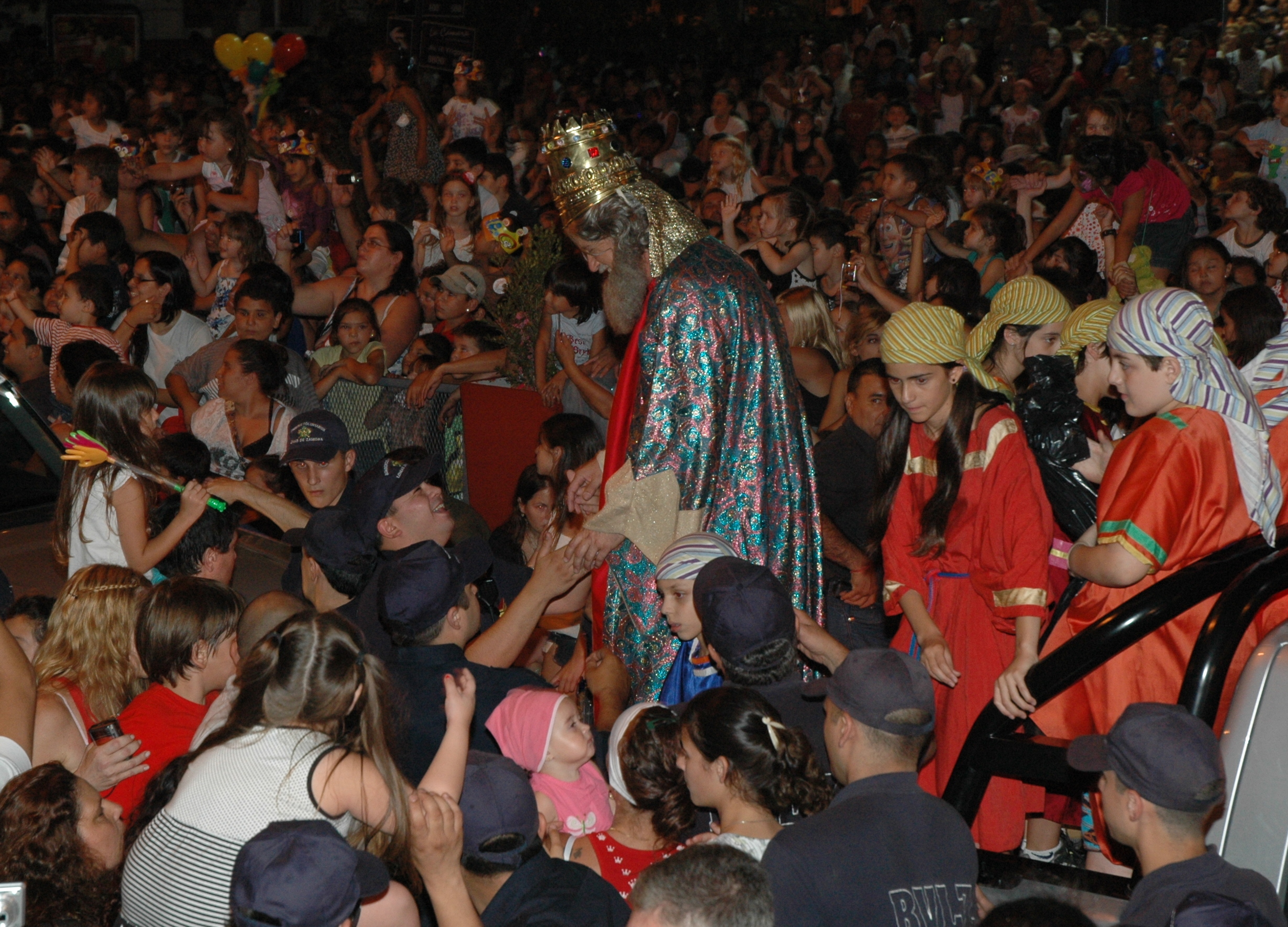 Lomas: vuelve el tradicional desfile de los Reyes Magos
