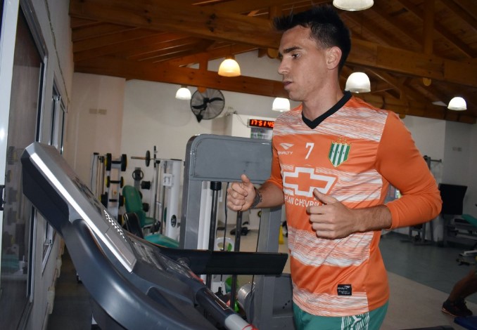 Mouche ya se entrena con Banfield