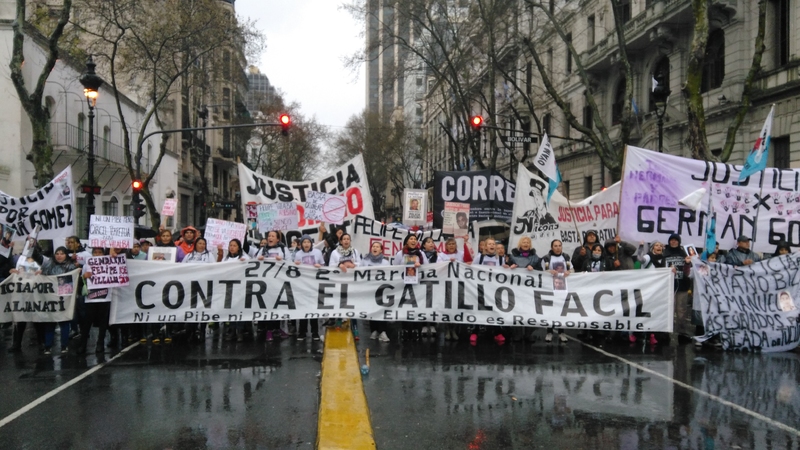 Una marcha contra la violencia institucional