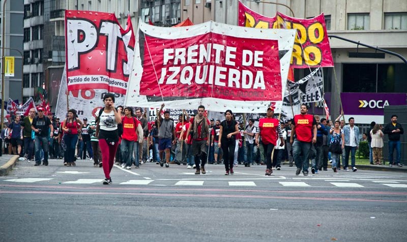 La izquierda, al frente