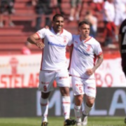 Con la mente en River, Lanús puso suplentes y cayó goleado