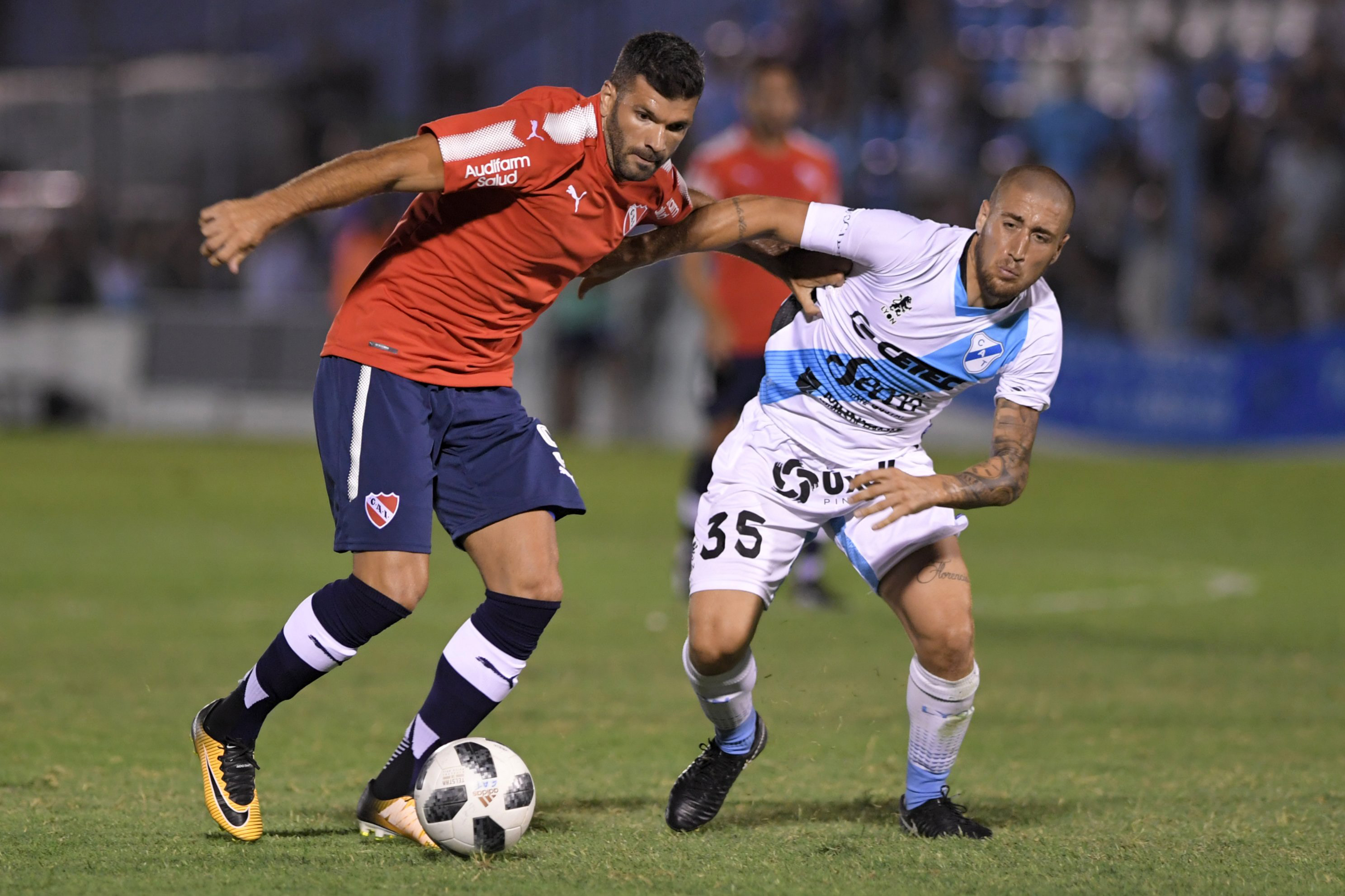 Con uno menos, Temperley rescató un valioso punto frente a Independiente