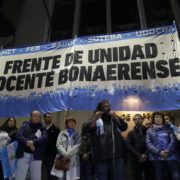 Un “banderazo” por la paritaria docente