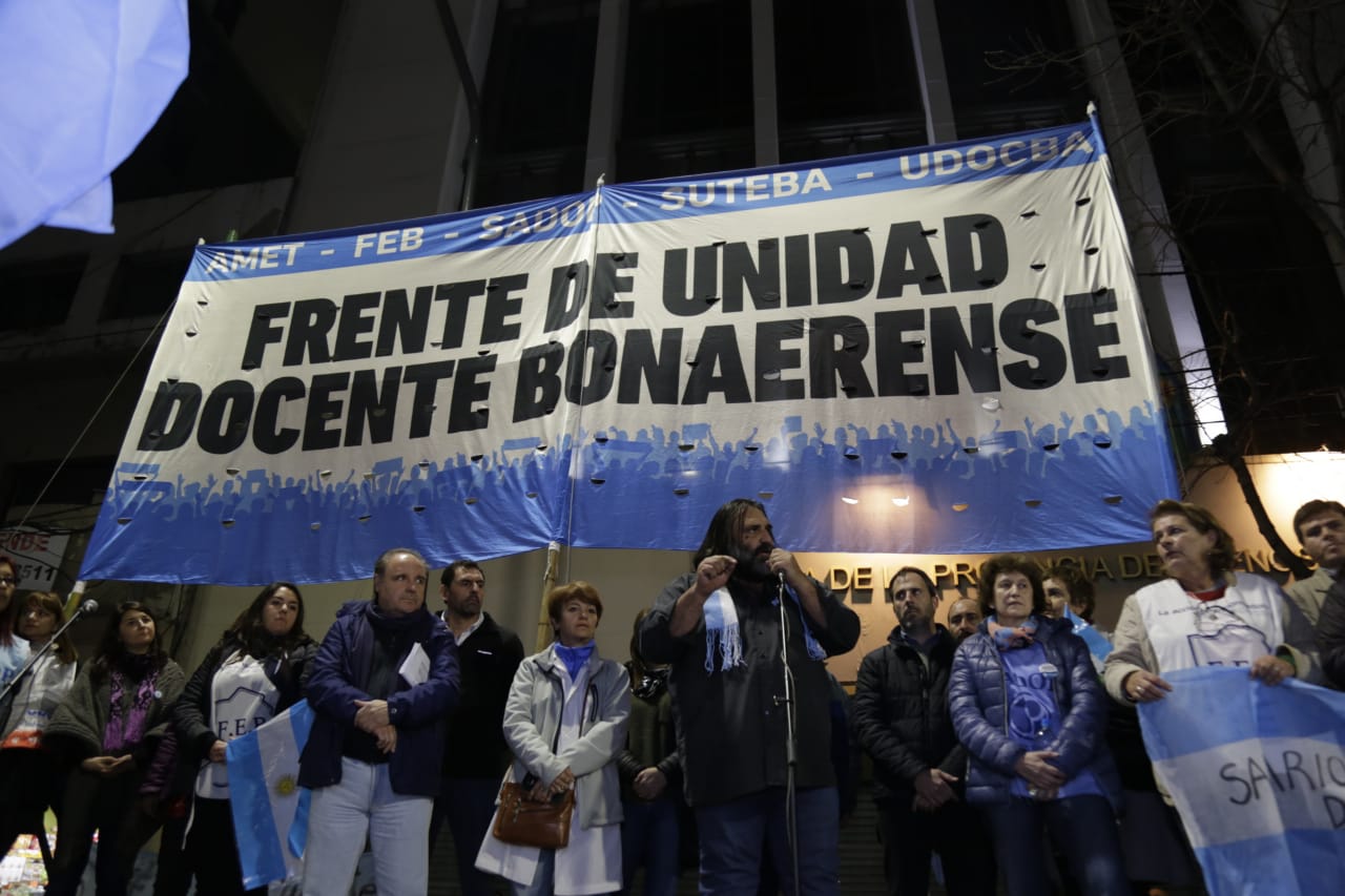 Un «banderazo» por la paritaria docente