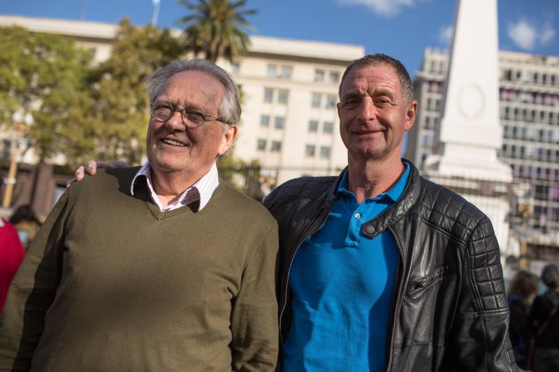 Arie Haan y Ernie Brandts en Plaza de Mayo. Foto: Joaquín Salguero