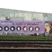Quiénes son las mujeres del mural que ves desde el tren en la estación de Lomas