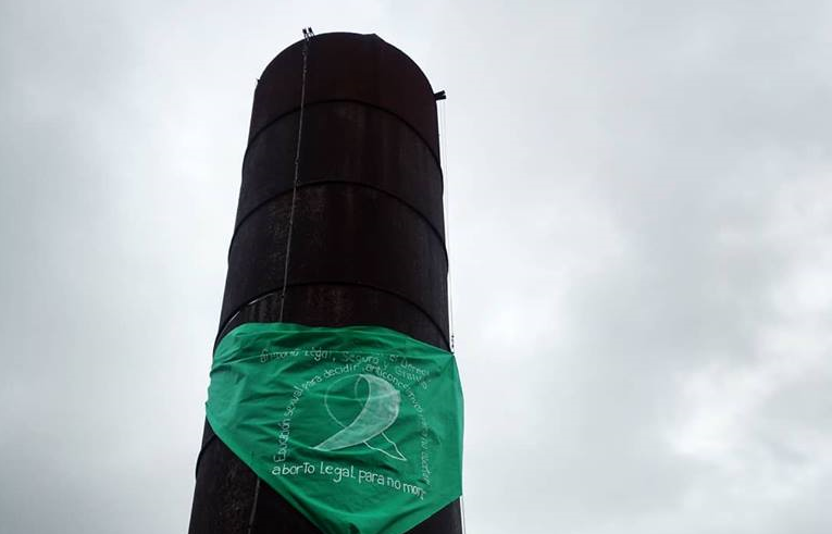 El pañuelo verde en un silo de Calzada