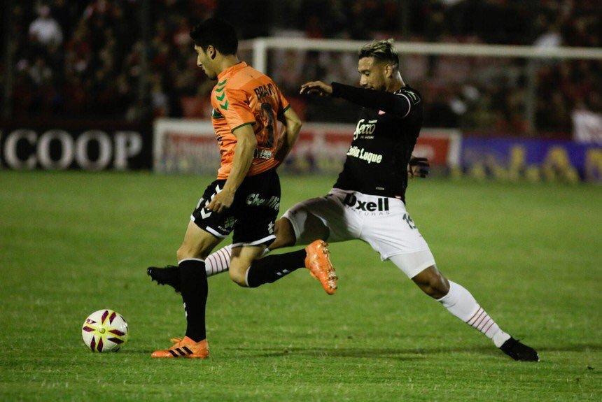 Banfield rescató un empate agónico en Tucumán