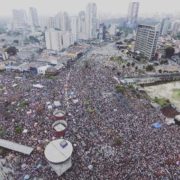 El frente feminista que se opone al candidato ultraderechista Jair Bolsonaro