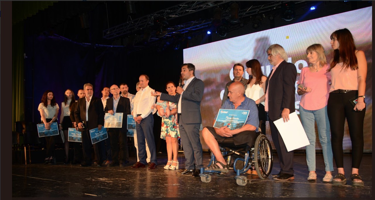 “Orgullo de ser de Lomas”: reconocieron a alumnos y docentes de la UNLZ