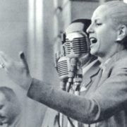 101 años de Evita, 101 frases combativas y amorosas para sacudir la historia