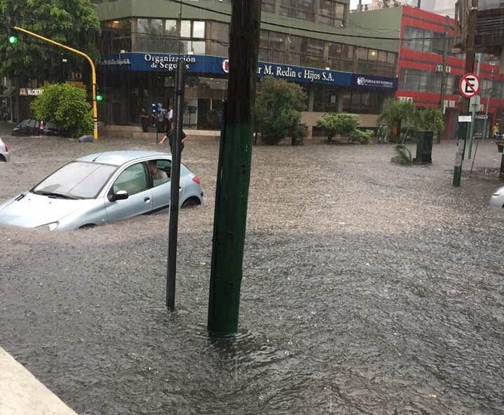 Alertan sobre las inundaciones en el centro de Lomas