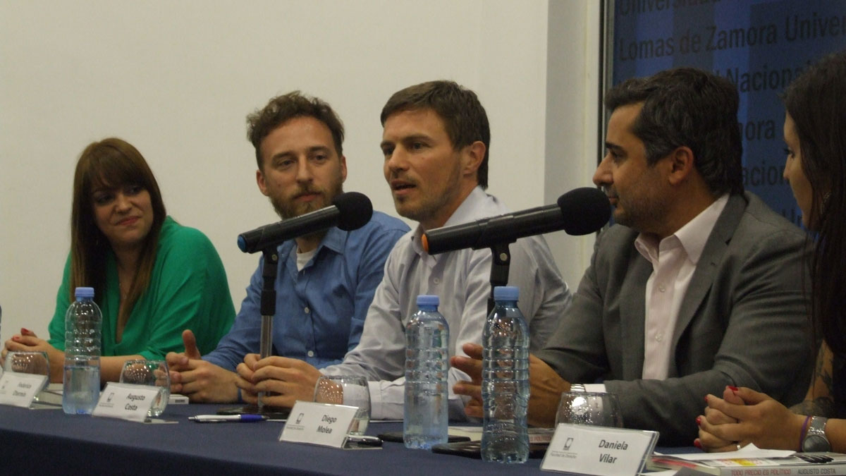 Augusto Costa presentó su libro sobre política y economía en la UNLZ – AUNO