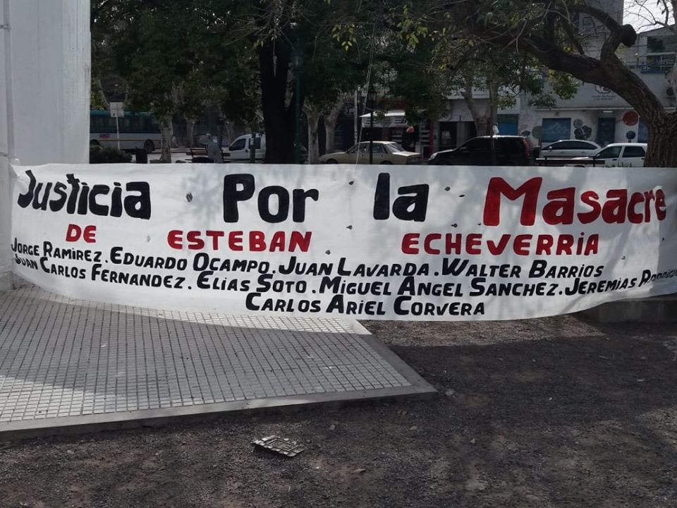 Marchan por los muertos de la masacre de Esteban Echeverría