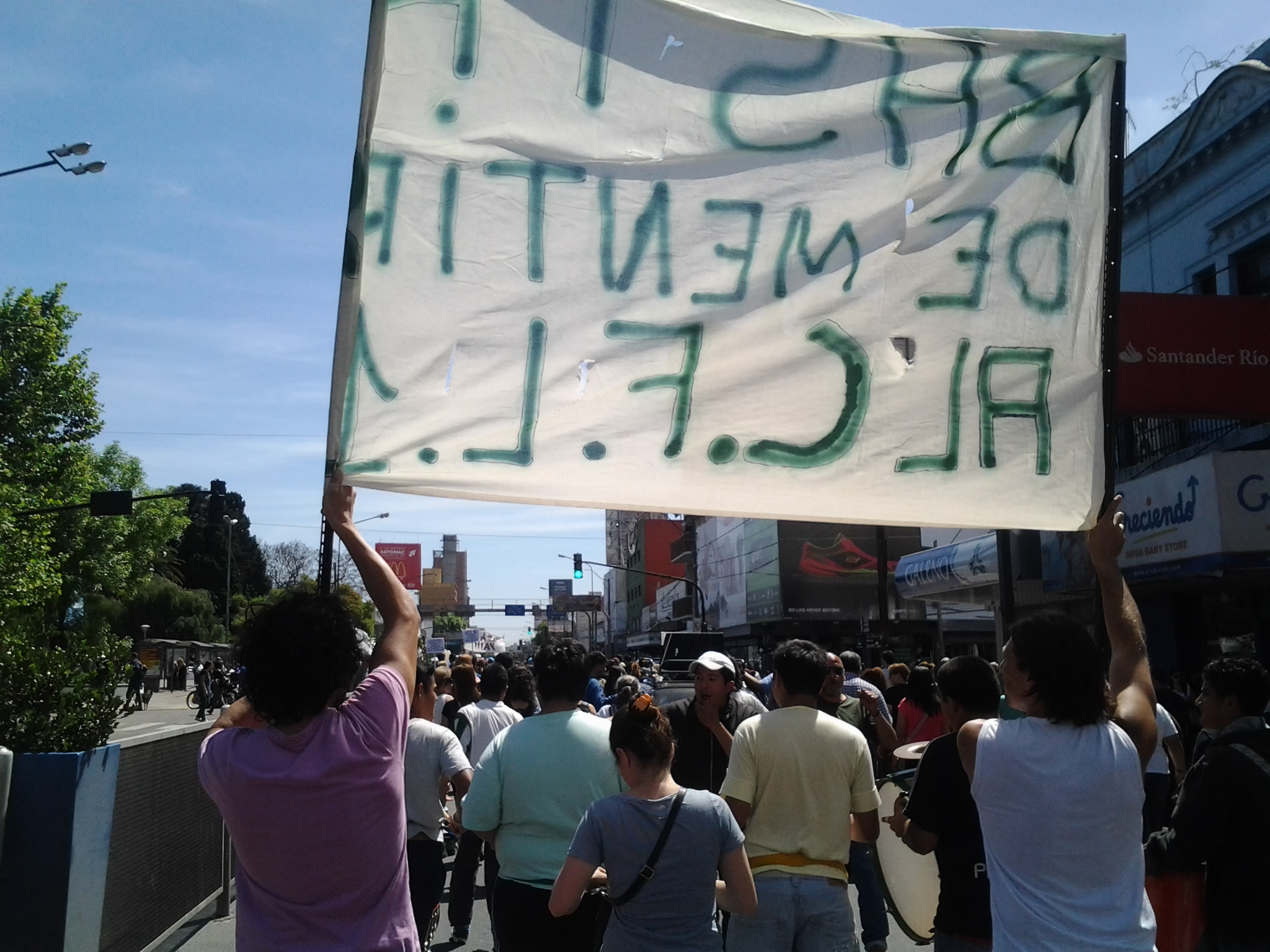 Marcha por mejoras edilicias para el CFL 1