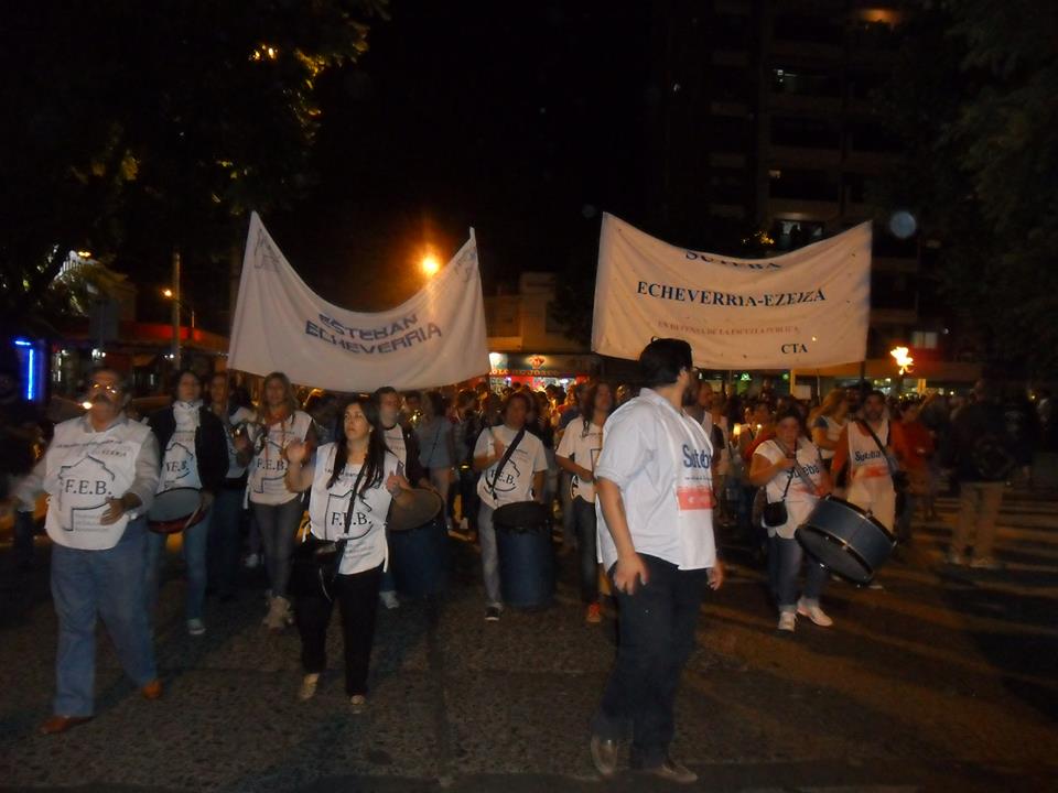 Maestros y vecinos marcharon en Monte Grande