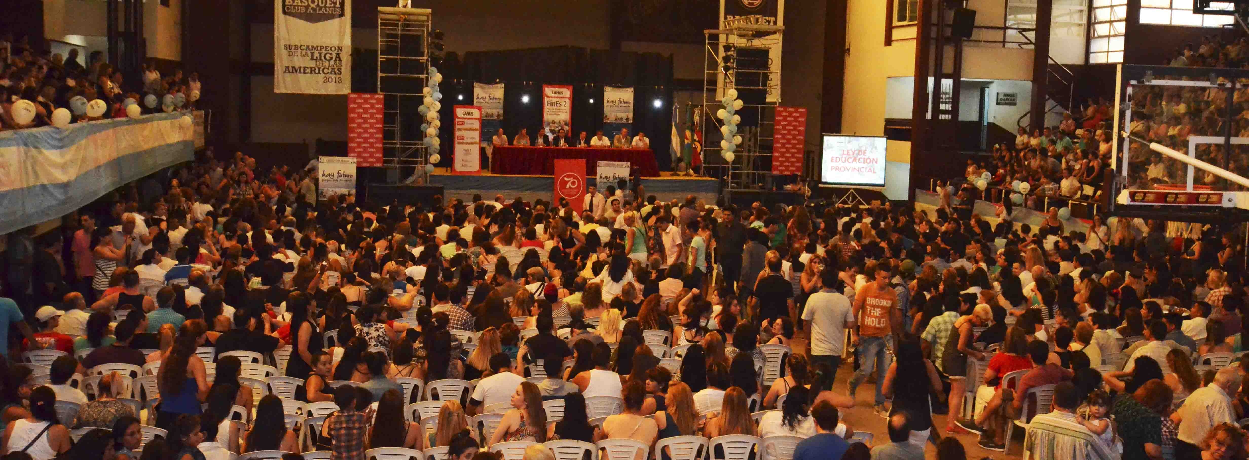 Entregaron diplomas a egresados del plan Fines II