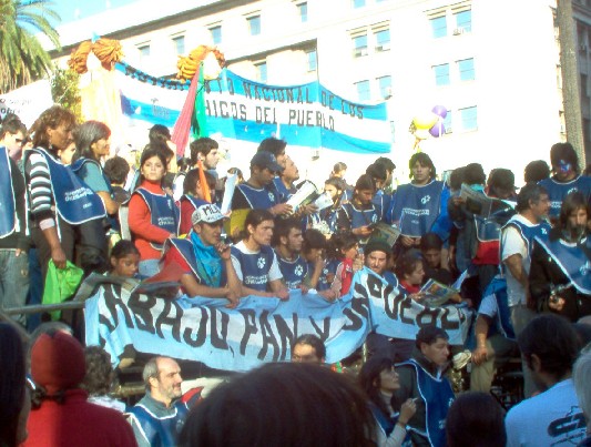 La marcha de los Chicos del Pueblo