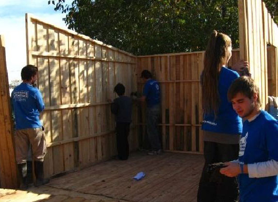 Antes de su colecta anual, un mes de actividades en “Un techo para mi país”