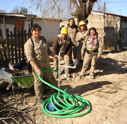 Vecinas al frente de obras hidráulicas