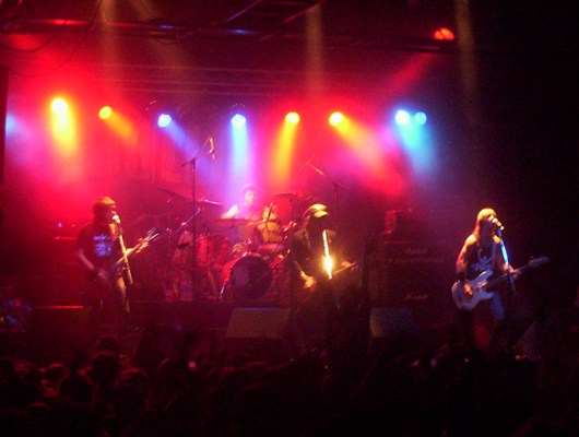 Un contrafestejo navideño de la mano del punk rock