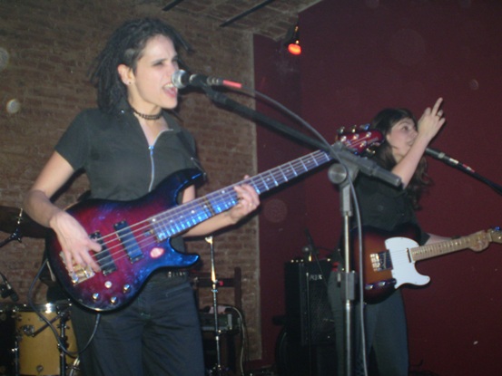 Con rush en el micrófono