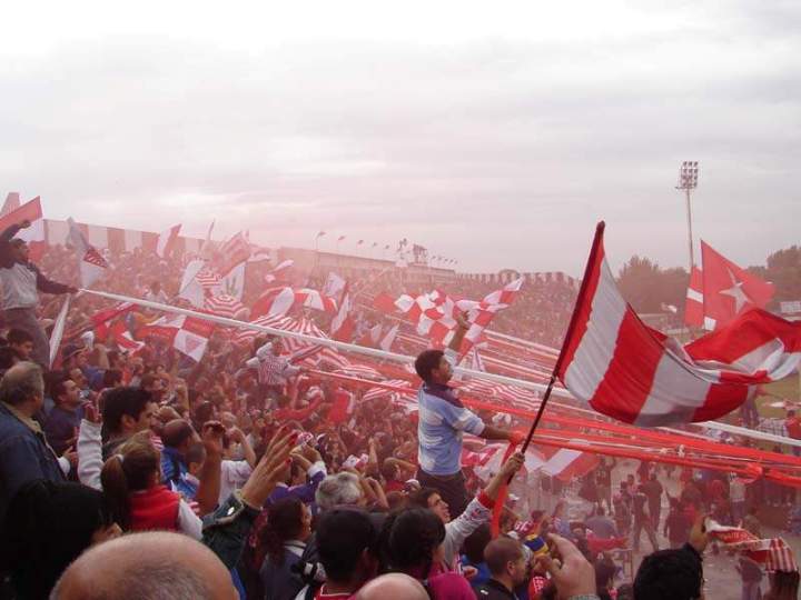 Ídolos e hinchas de Los Andes acompañaron la presentación de “Mil historias milrayitas”