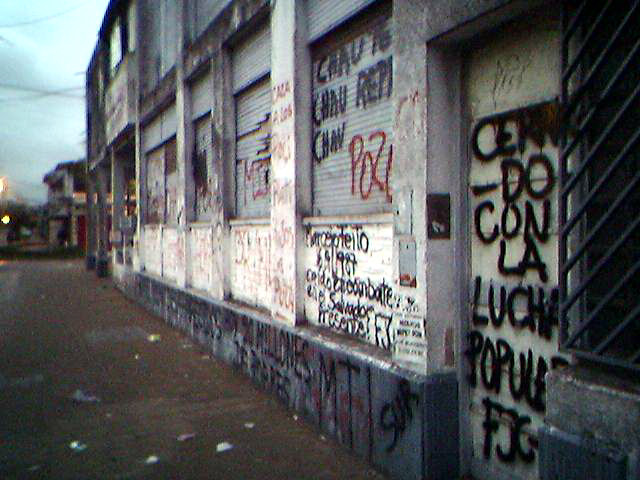 Un homenaje con anuncio y críticas