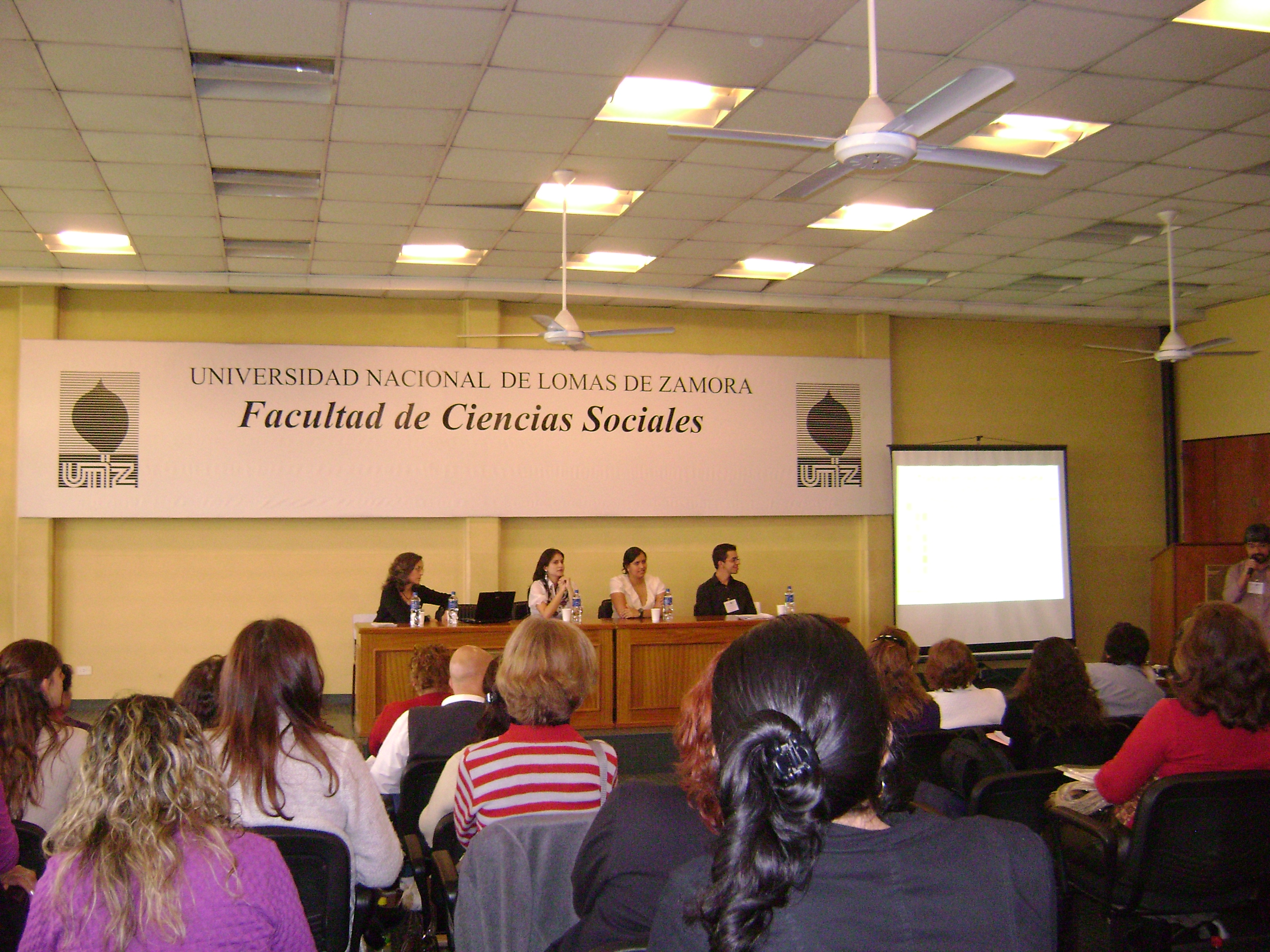 En Lomas de Zamora, la red Childwatch Latinoamérica tuvo su primer debate argentino