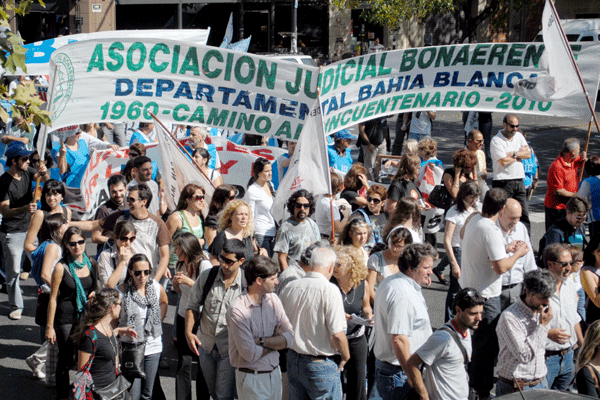 Judiciales siguen en paro