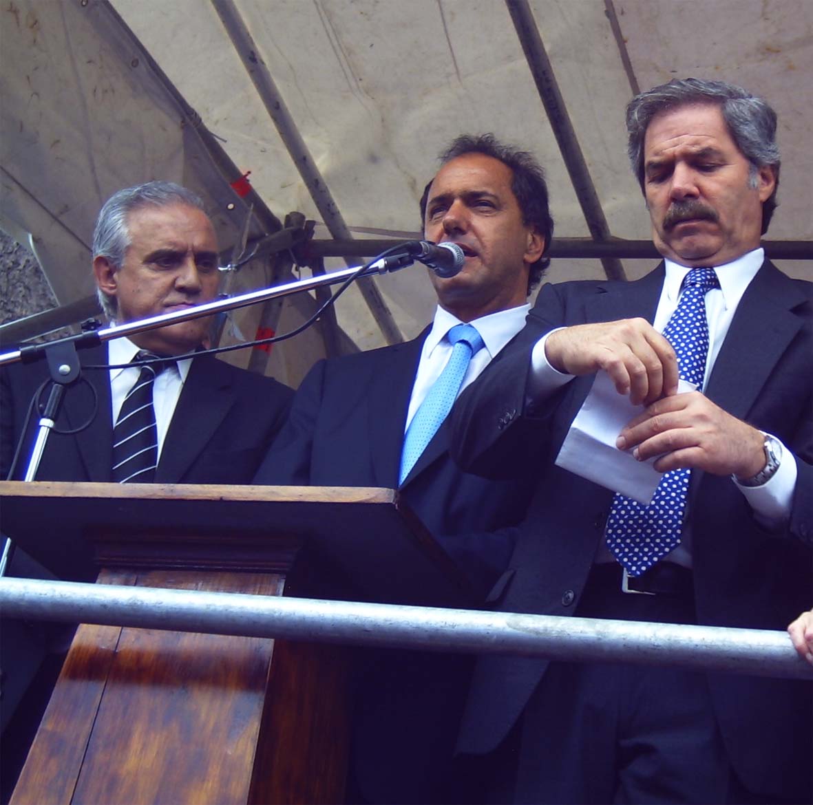 Scioli en campaña, inauguró obras en Lomas