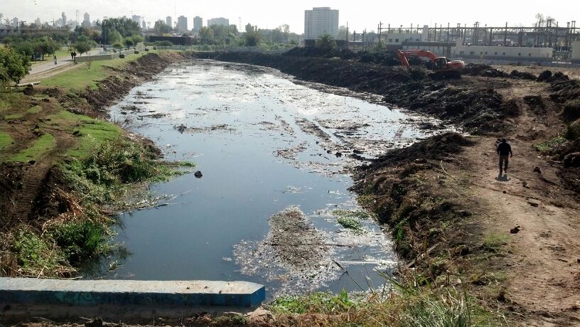 El Municipio lomese efectuó tareas de limpieza en el arroyo Galíndez