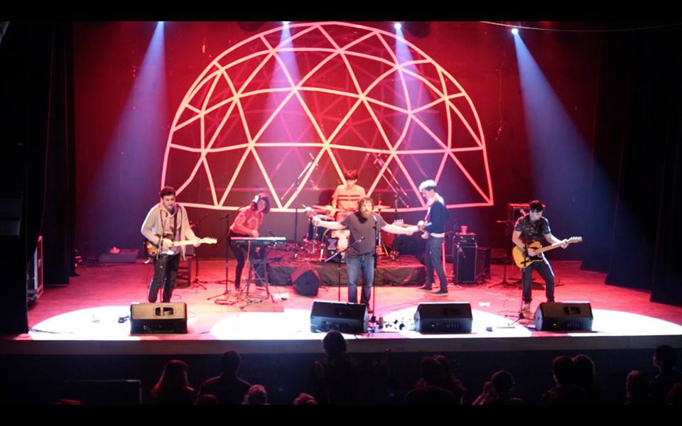 La clausura como palo en la rueda de la cultura emergente