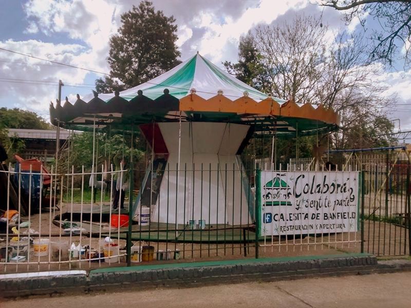 Convocan a vecinos de Banfield para reparar una calesita