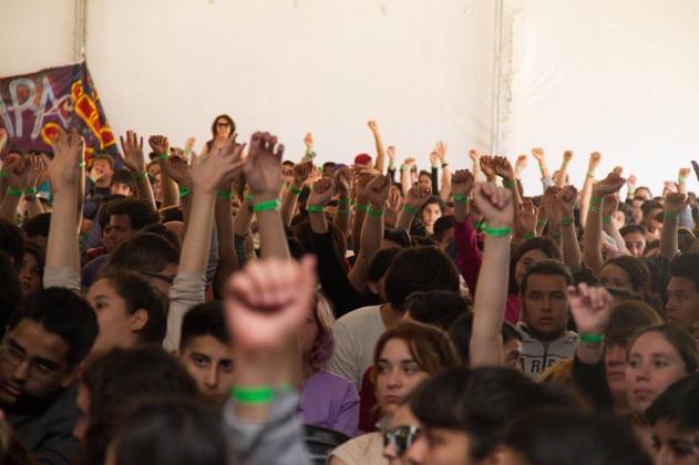 Los jóvenes piensan la democracia