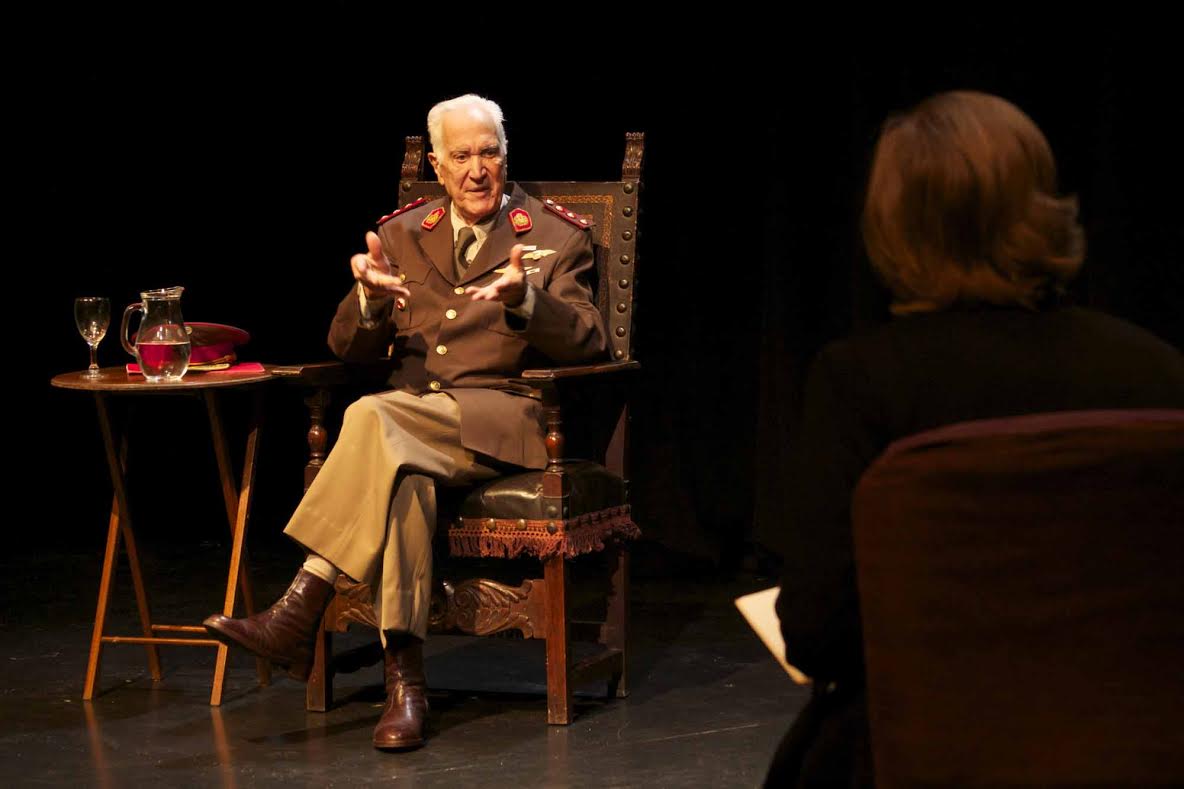 Luppi en un espectáculo sobre la última dictadura