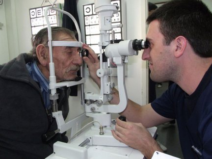 Estudiarán la salud visual de las personas mayores de 50 años